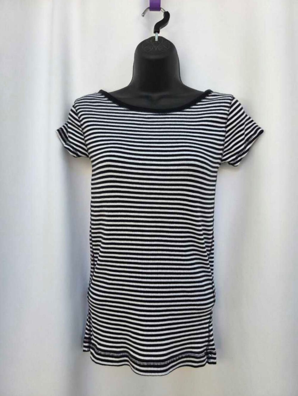 ✨ 3 / $15 DEAL ✨ True Y2K GAP Black & White Striped Short Sleeve Tee - Small
